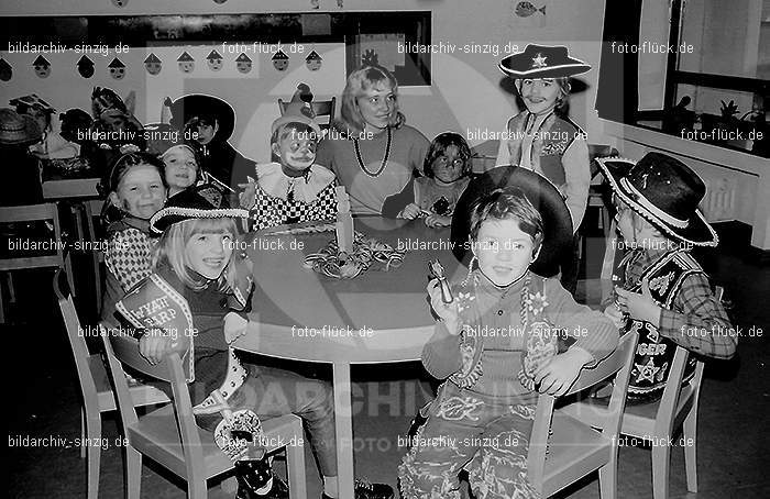 1972 Karneval im Kindergarten St. Peter in Sinzig: KRKNSTPTSN-013585