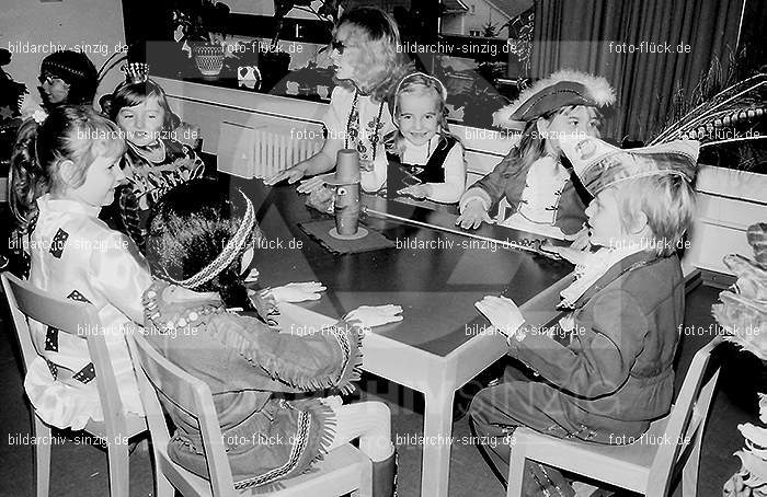 1972 Karneval im Kindergarten St. Peter in Sinzig: KRKNSTPTSN-013602