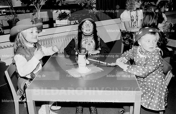 1972 Karneval im Kindergarten St. Peter in Sinzig: KRKNSTPTSN-013603