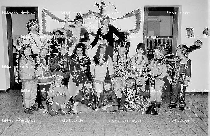 1972 Karneval im Kindergarten St. Peter in Sinzig: KRKNSTPTSN-013609