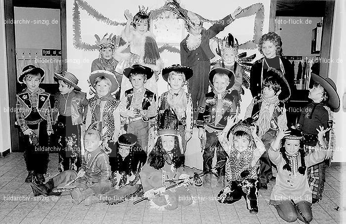 1972 Karneval im Kindergarten St. Peter in Sinzig: KRKNSTPTSN-013626