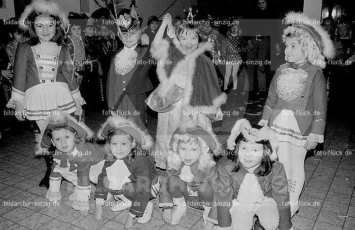 1972 Karneval im Kindergarten St. Peter in Sinzig: KRKNSTPTSN-013648