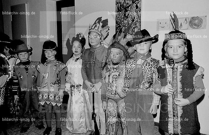 1972 Karneval im Kindergarten St. Peter in Sinzig: KRKNSTPTSN-013651