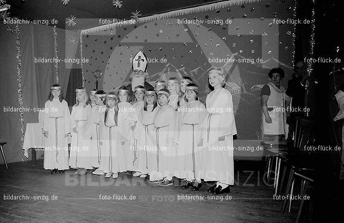 1971 AWO Weihnachtsfeier der Senioren: WWHSN-013780