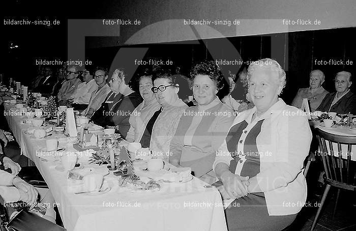 1971 AWO Weihnachtsfeier der Senioren: WWHSN-013796