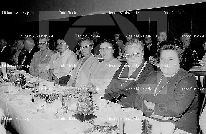 1971 AWO Weihnachtsfeier der Senioren: WWHSN-013798