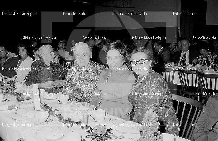 1971 AWO Weihnachtsfeier der Senioren: WWHSN-013809