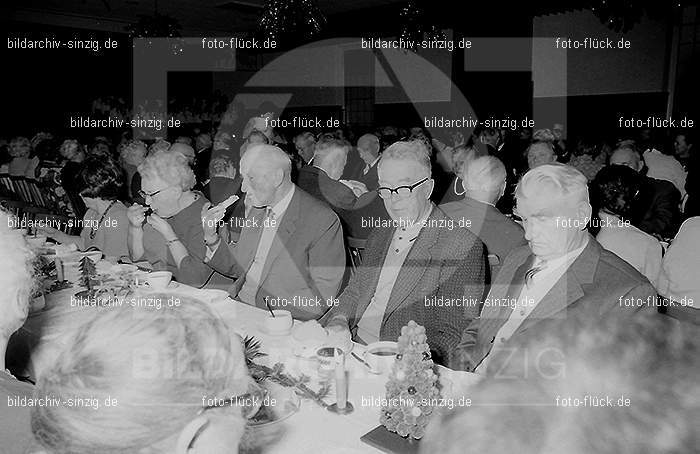 1971 AWO Weihnachtsfeier der Senioren: WWHSN-013856