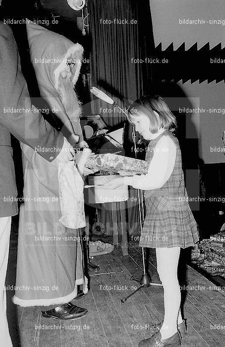1971 Weihnachtsfeier für die Kinder der Angestellten der Agrob: WHFRKNNGGR-013887