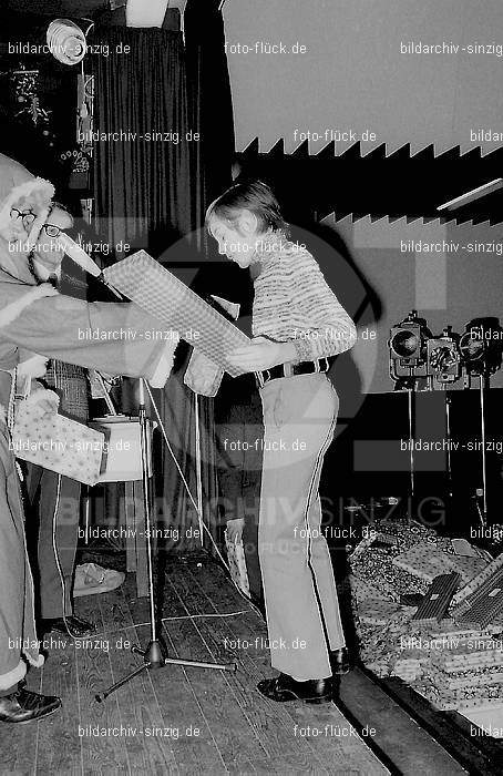 1971 Weihnachtsfeier für die Kinder der Angestellten der Agrob: WHFRKNNGGR-013954