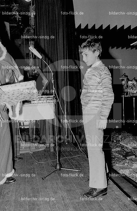 1971 Weihnachtsfeier für die Kinder der Angestellten der Agrob: WHFRKNNGGR-013969