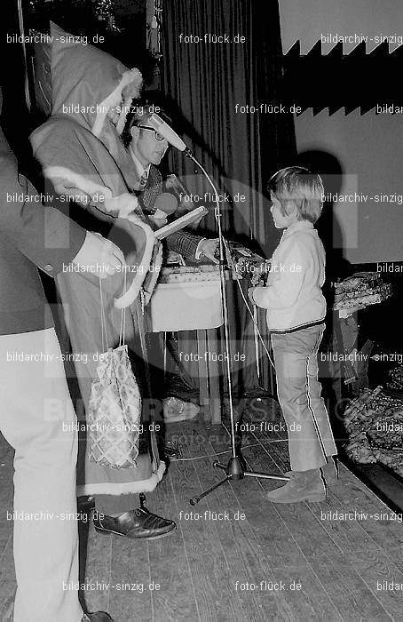 1971 Weihnachtsfeier für die Kinder der Angestellten der Agrob: WHFRKNNGGR-013971