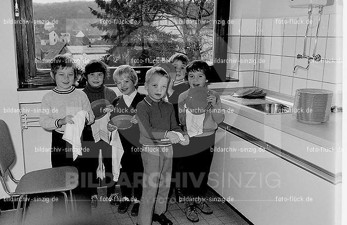 1971 Sankt Martin im Kath. Kindergarten St. Peter Sinzig: SNMRKTKNSTPTSN-014076