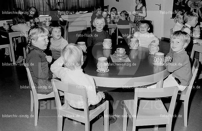 1971 Sankt Martin im Kath. Kindergarten St. Peter Sinzig: SNMRKTKNSTPTSN-014078