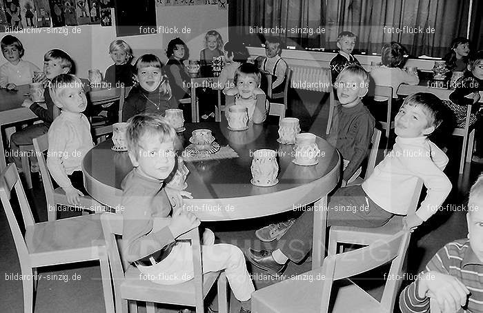 1971 Sankt Martin im Kath. Kindergarten St. Peter Sinzig: SNMRKTKNSTPTSN-014079