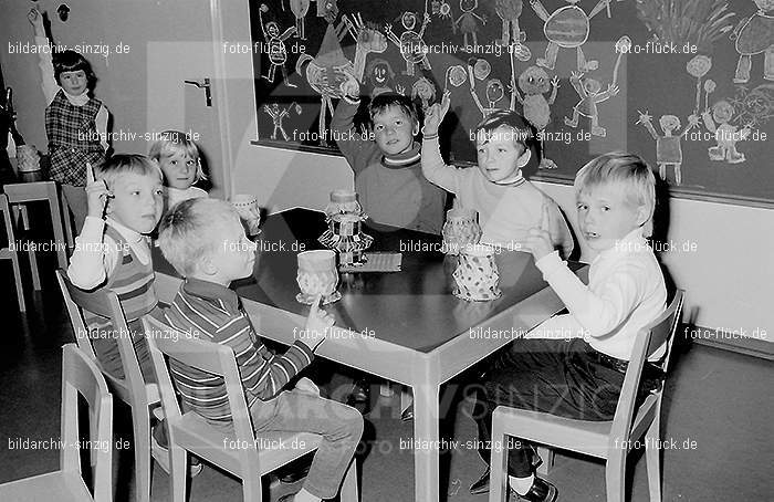 1971 Sankt Martin im Kath. Kindergarten St. Peter Sinzig: SNMRKTKNSTPTSN-014080