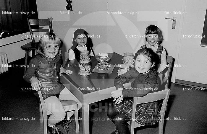 1971 Sankt Martin im Kath. Kindergarten St. Peter Sinzig: SNMRKTKNSTPTSN-014083