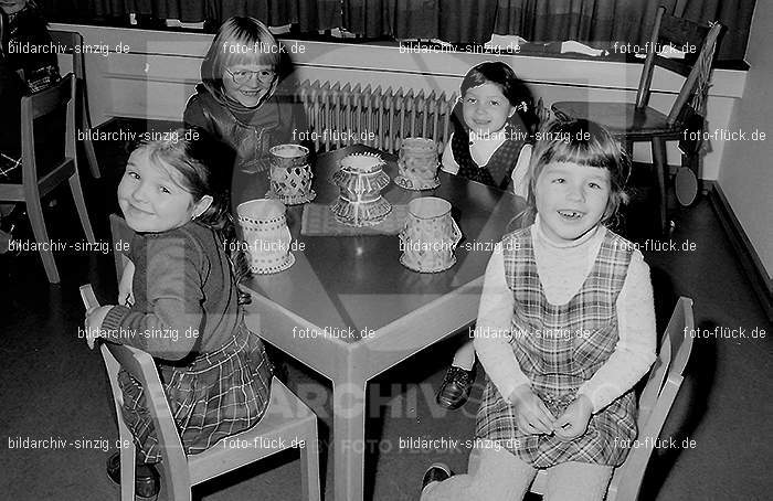 1971 Sankt Martin im Kath. Kindergarten St. Peter Sinzig: SNMRKTKNSTPTSN-014084