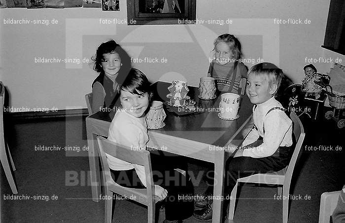 1971 Sankt Martin im Kath. Kindergarten St. Peter Sinzig: SNMRKTKNSTPTSN-014087