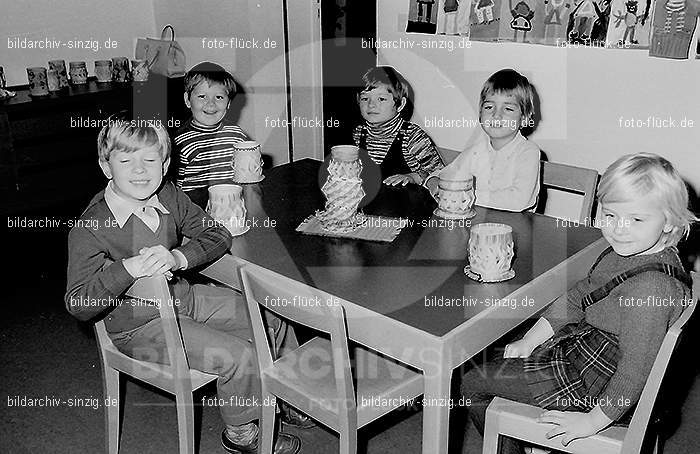 1971 Sankt Martin im Kath. Kindergarten St. Peter Sinzig: SNMRKTKNSTPTSN-014089