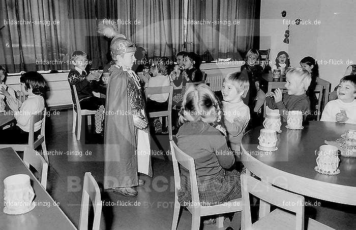 1971 Sankt Martin im Kath. Kindergarten St. Peter Sinzig: SNMRKTKNSTPTSN-014090