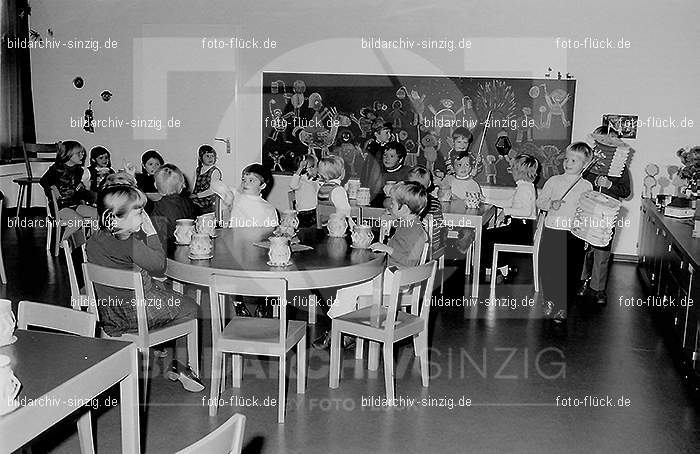 1971 Sankt Martin im Kath. Kindergarten St. Peter Sinzig: SNMRKTKNSTPTSN-014091