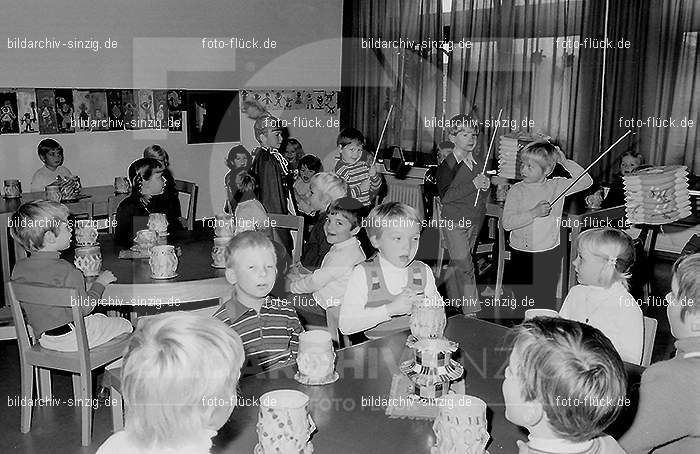 1971 Sankt Martin im Kath. Kindergarten St. Peter Sinzig: SNMRKTKNSTPTSN-014092