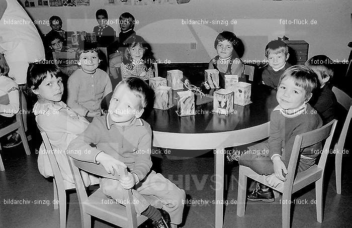 1971 Sankt Martin im Kath. Kindergarten St. Peter Sinzig: SNMRKTKNSTPTSN-014093