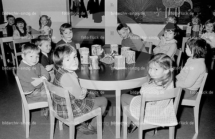 1971 Sankt Martin im Kath. Kindergarten St. Peter Sinzig: SNMRKTKNSTPTSN-014094