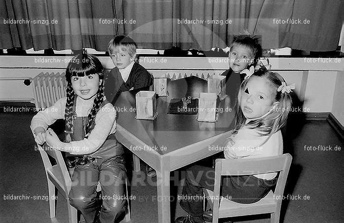1971 Sankt Martin im Kath. Kindergarten St. Peter Sinzig: SNMRKTKNSTPTSN-014097