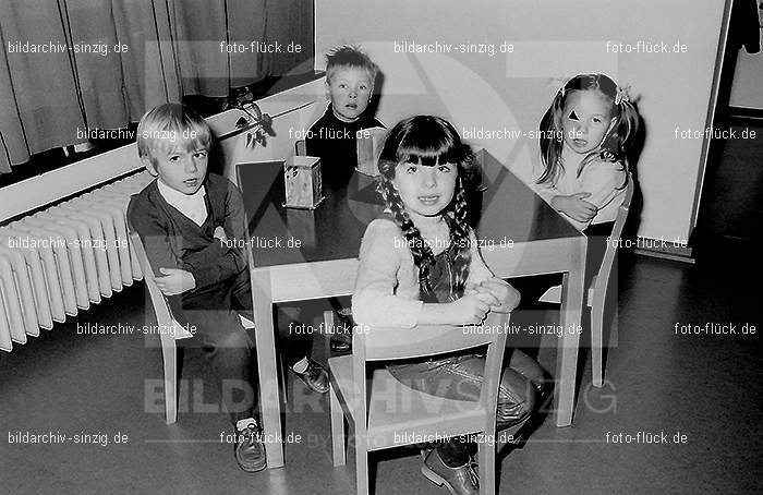 1971 Sankt Martin im Kath. Kindergarten St. Peter Sinzig: SNMRKTKNSTPTSN-014098