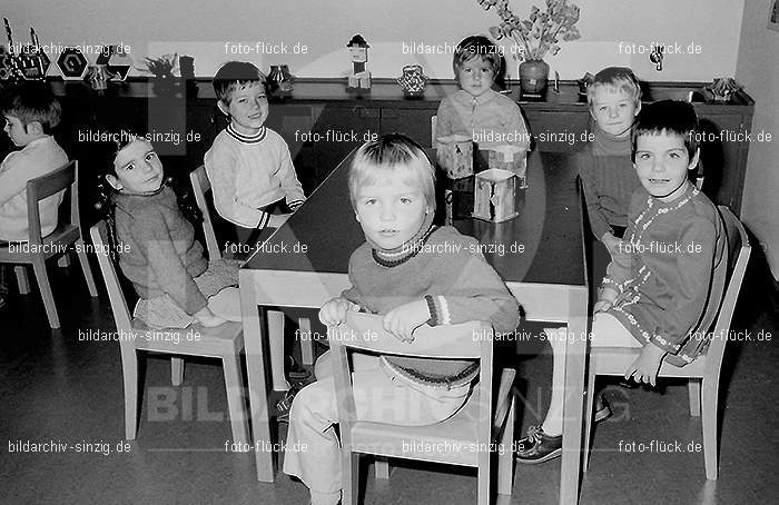 1971 Sankt Martin im Kath. Kindergarten St. Peter Sinzig: SNMRKTKNSTPTSN-014100
