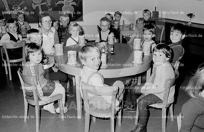 1971 Sankt Martin im Kath. Kindergarten St. Peter Sinzig: SNMRKTKNSTPTSN-014105