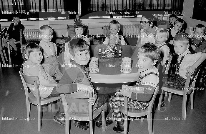 1971 Sankt Martin im Kath. Kindergarten St. Peter Sinzig: SNMRKTKNSTPTSN-014106