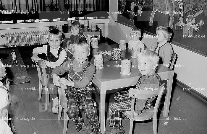 1971 Sankt Martin im Kath. Kindergarten St. Peter Sinzig: SNMRKTKNSTPTSN-014107