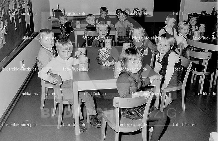 1971 Sankt Martin im Kath. Kindergarten St. Peter Sinzig: SNMRKTKNSTPTSN-014108