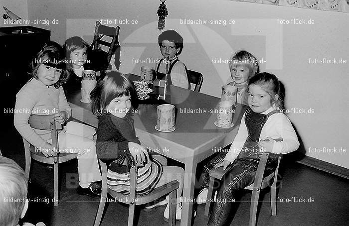 1971 Sankt Martin im Kath. Kindergarten St. Peter Sinzig: SNMRKTKNSTPTSN-014110