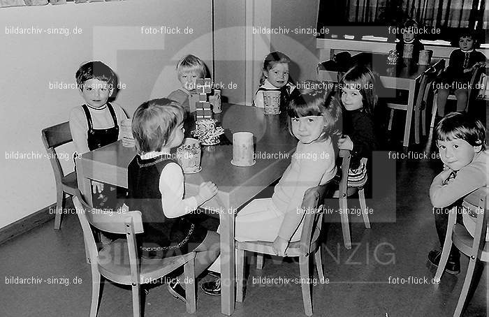 1971 Sankt Martin im Kath. Kindergarten St. Peter Sinzig: SNMRKTKNSTPTSN-014111