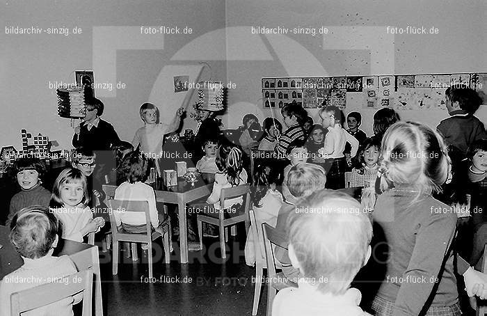 1971 Sankt Martin im Kath. Kindergarten St. Peter Sinzig: SNMRKTKNSTPTSN-014113