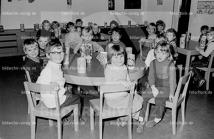 1971 Sankt Martin im Kath. Kindergarten St. Peter Sinzig: SNMRKTKNSTPTSN-014119