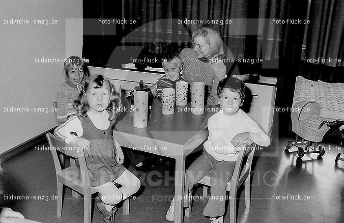 1971 Sankt Martin im Kath. Kindergarten St. Peter Sinzig: SNMRKTKNSTPTSN-014122