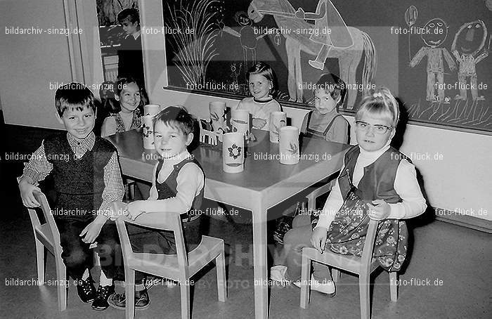 1971 Sankt Martin im Kath. Kindergarten St. Peter Sinzig: SNMRKTKNSTPTSN-014123