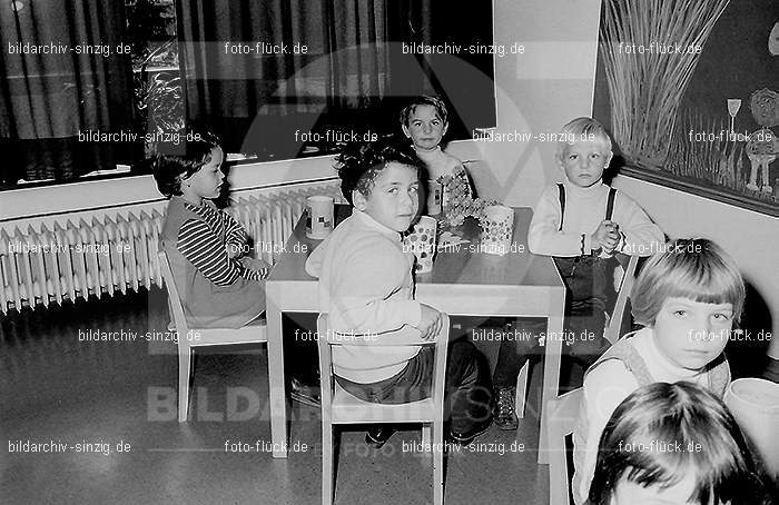 1971 Sankt Martin im Kath. Kindergarten St. Peter Sinzig: SNMRKTKNSTPTSN-014127