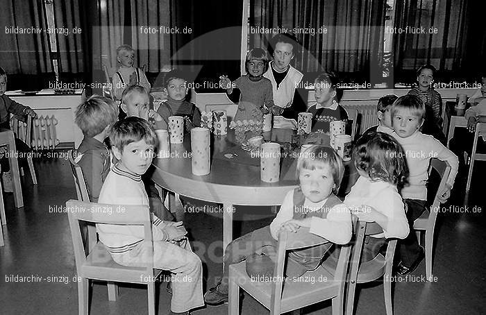 1971 Sankt Martin im Kath. Kindergarten St. Peter Sinzig: SNMRKTKNSTPTSN-014130