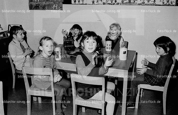 1971 Sankt Martin im Kath. Kindergarten St. Peter Sinzig: SNMRKTKNSTPTSN-014131