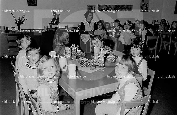 1971 Sankt Martin im Kath. Kindergarten St. Peter Sinzig: SNMRKTKNSTPTSN-014134