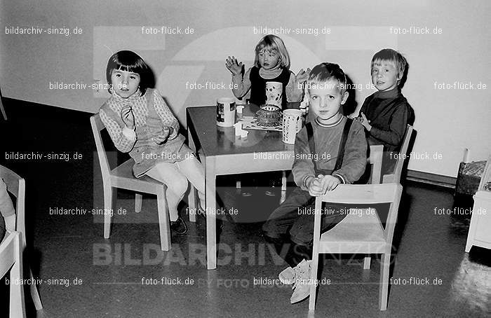 1971 Sankt Martin im Kath. Kindergarten St. Peter Sinzig: SNMRKTKNSTPTSN-014135