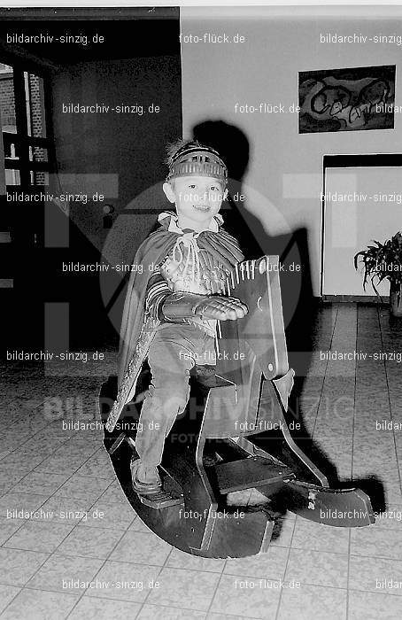 1971 Sankt Martin im Kath. Kindergarten St. Peter Sinzig: SNMRKTKNSTPTSN-014136