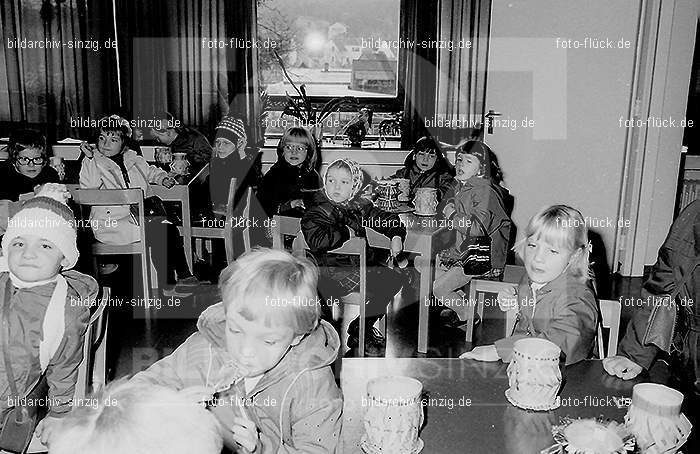 1971 Sankt Martin im Kath. Kindergarten St. Peter Sinzig: SNMRKTKNSTPTSN-014142