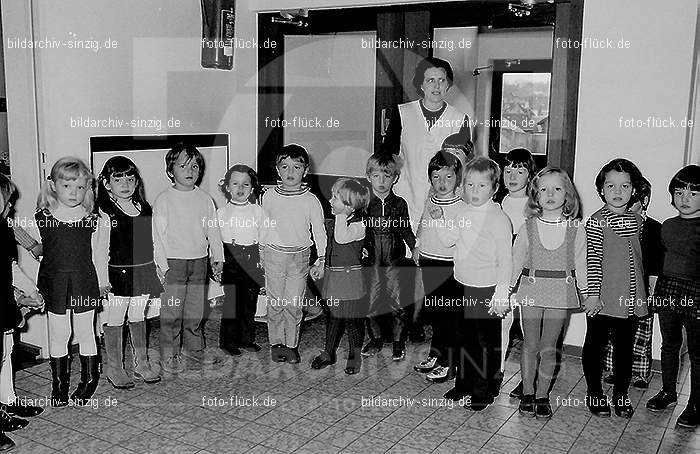 1971 Sankt Martin im Kath. Kindergarten St. Peter Sinzig: SNMRKTKNSTPTSN-014144